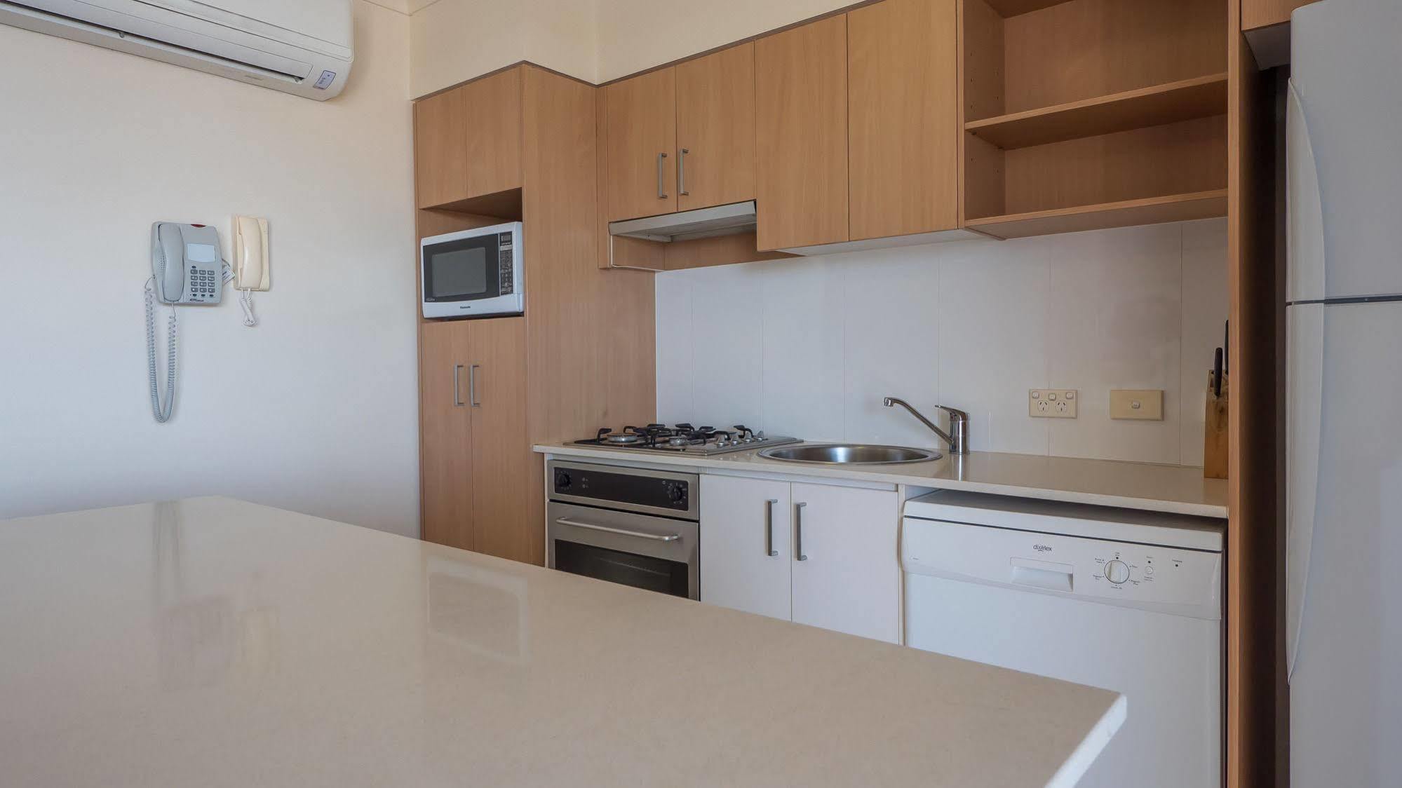 Aparthotel On The Park 4*